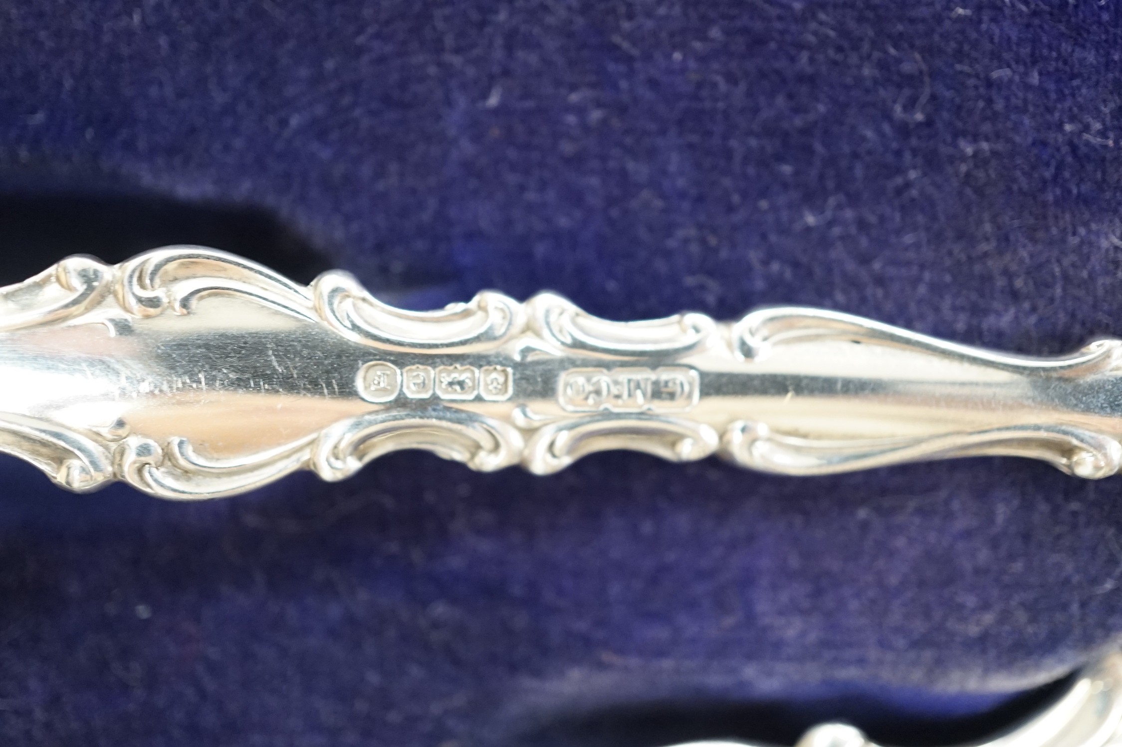 A cased pair of American sterling silver fruit servers, spoon 21.7cm, 4.4oz.